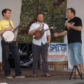 Chris Pandolfi introducing banjo Pioneer which i gave to Jamboree festival