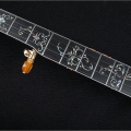 SPIRIT - 24 frets, engraved gold / black, abalone strip